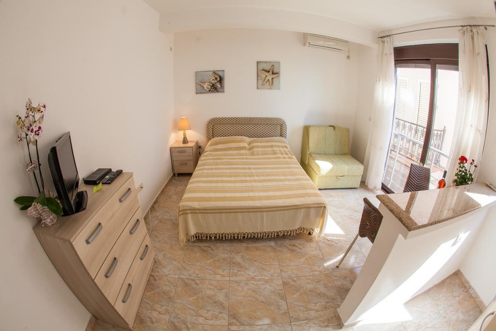 Apartments Lumiere Rafailovici Exterior photo